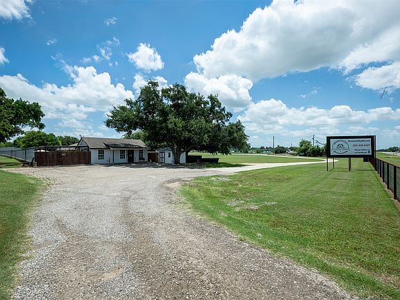 3rd image of 5327 Old Lorena Rd