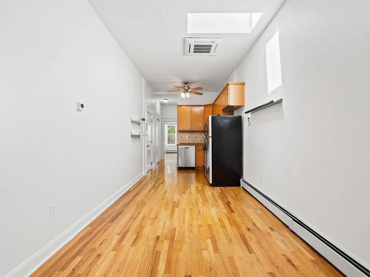 2 bed, 1.0 bath, 753 sqft, $3,400 — Photo 3