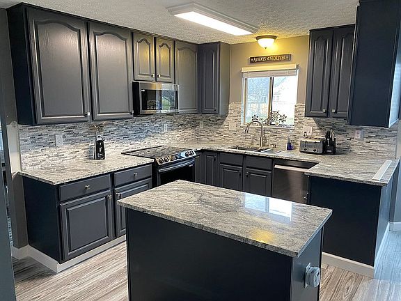 3rd image of 2985 Wynstone Ct