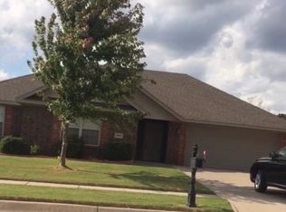 2757 N Whistle Post Dr, Fayetteville, AR 72704