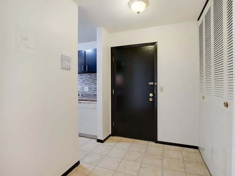 Winnetka Village Apts — Photo 20