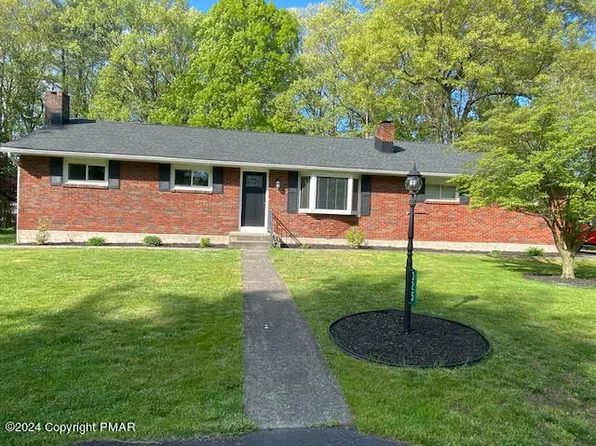 325 Hemlock Ln, Stroudsburg, PA 18360