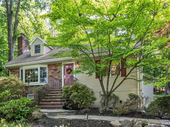 341 Pines Lake Dr E, Wayne, NJ 07470