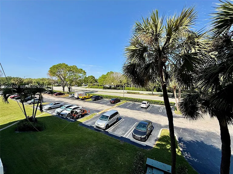 1075 Riverside Dr #306 — Photo 23