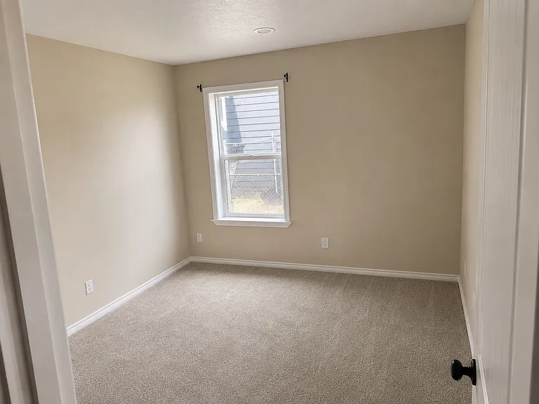 440 S 8th Ave — Photo 4