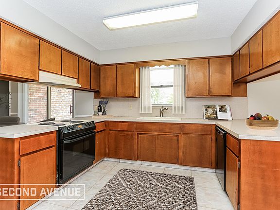 5th image of 2558 Sandlewood Cir