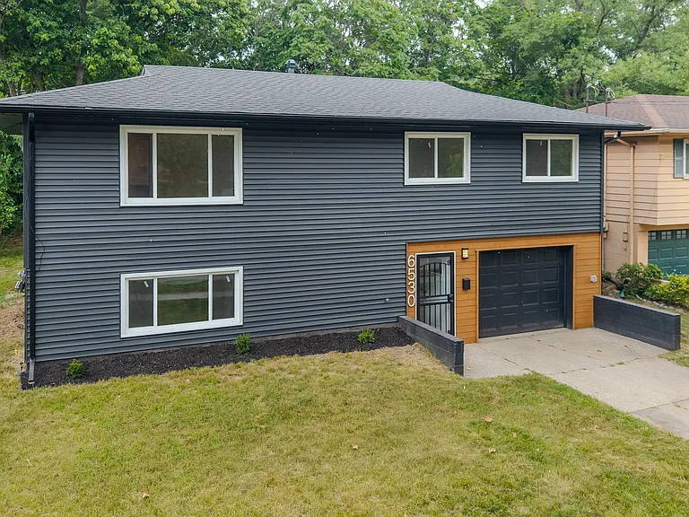 6530 E 3rd Ave — Photo 3