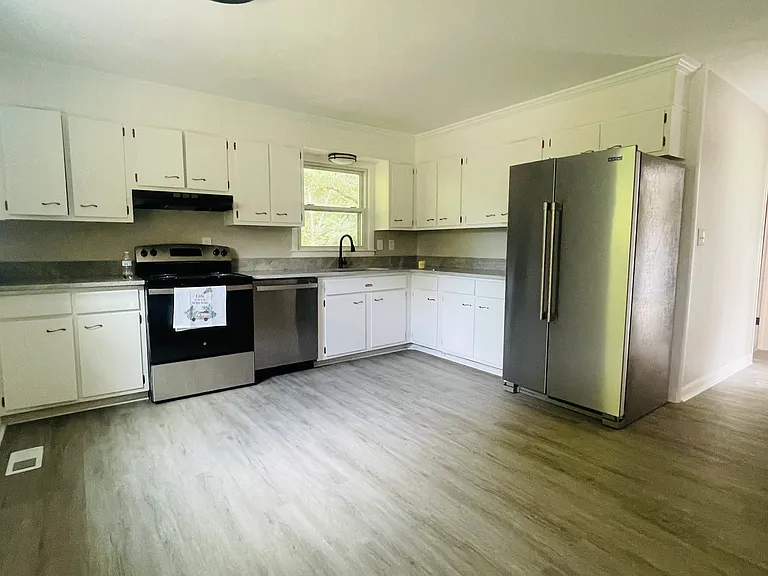 3500 Hartford St — Photo 5