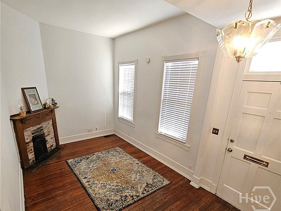 2nd image of 506 E York St