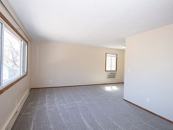 4th image of 1089 York Ave #10
