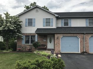 328 Saddlebrook Dr, Wernersville, PA