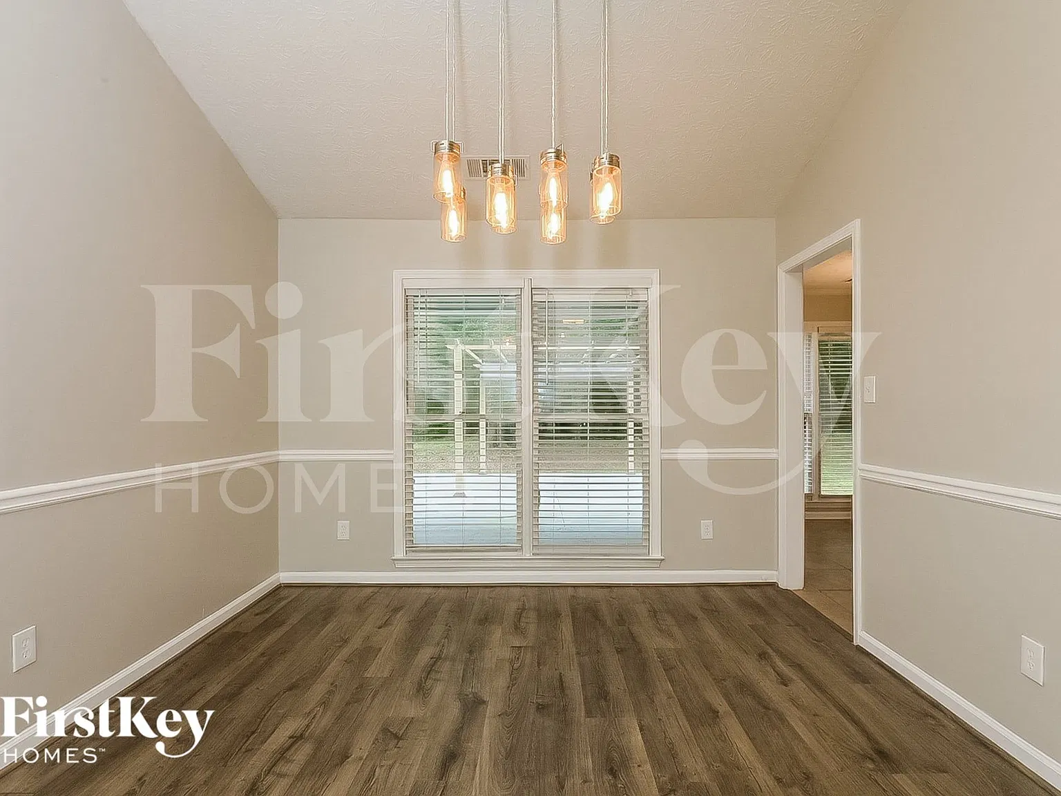 4 bed, 2.0 bath, 1756 sqft, $2,360 — Photo 3