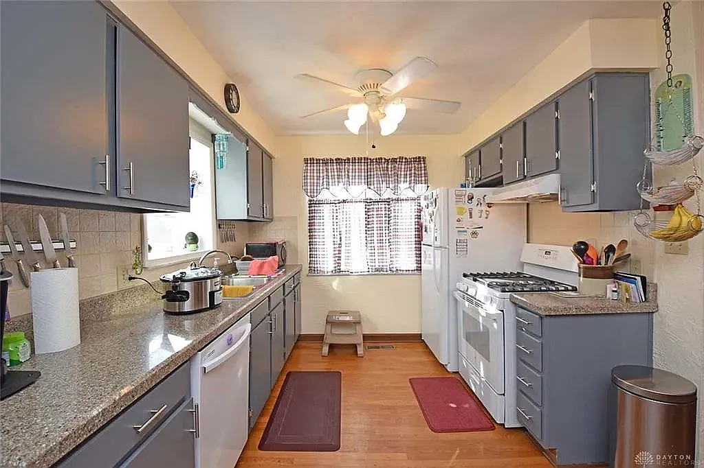 3 bed, 1222 sqft, $1,995 — Photo 3