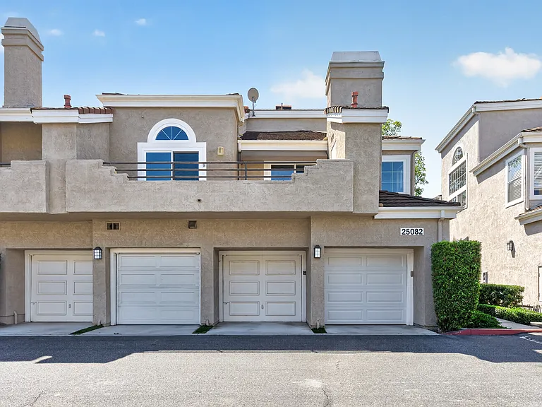 1 CAR GARAGE