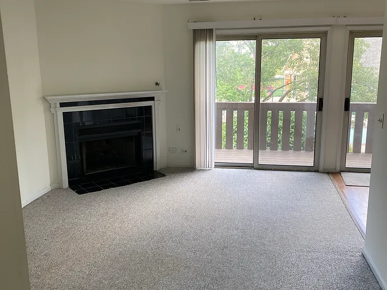718 Crescent Ct #B2 — Photo 1