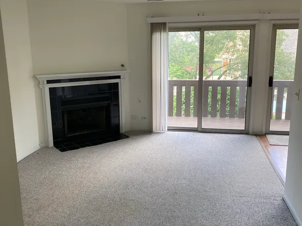 718 Crescent Ct APT B2, Bartlett, IL 60103
