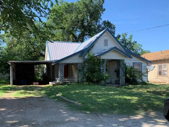 211 W Tyler St, Mangum, OK 73554