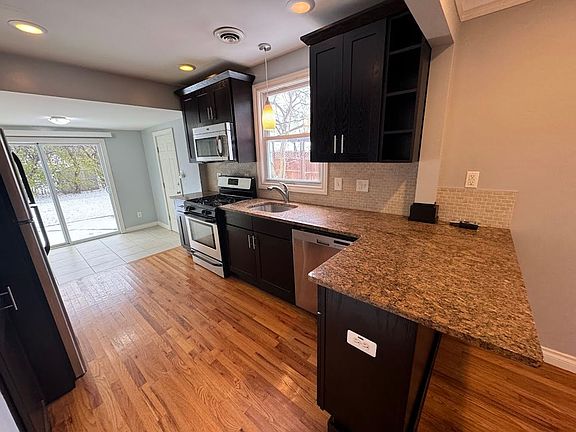 3rd image of 3876 Ellwood Ave