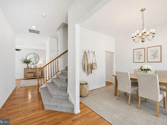 4th image of 206 Camelot Dr