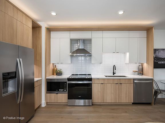 5th image of 4713 N Clark St #503