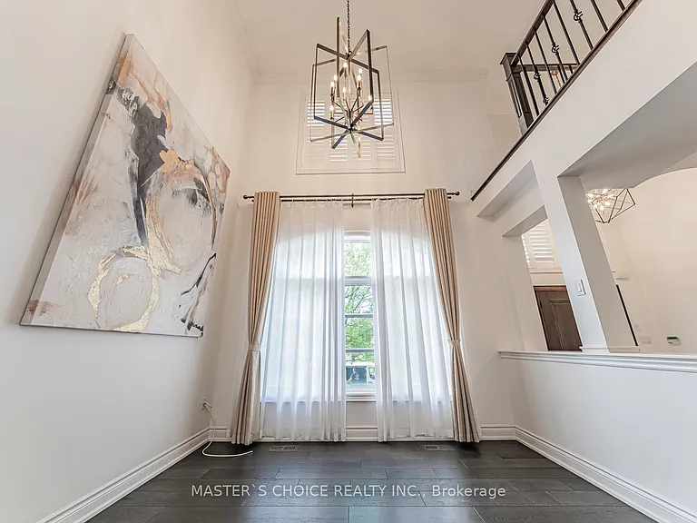 2357 Rideau Dr — Photo 4