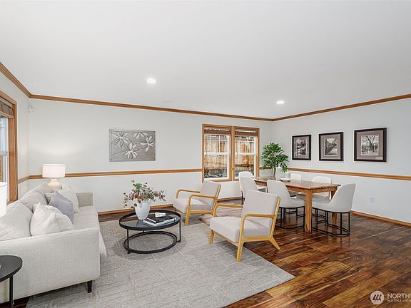 5th image of 261 Blaine Drive SE