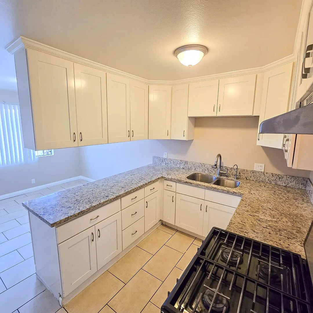 Blue Crescent Apartments — Photo 1