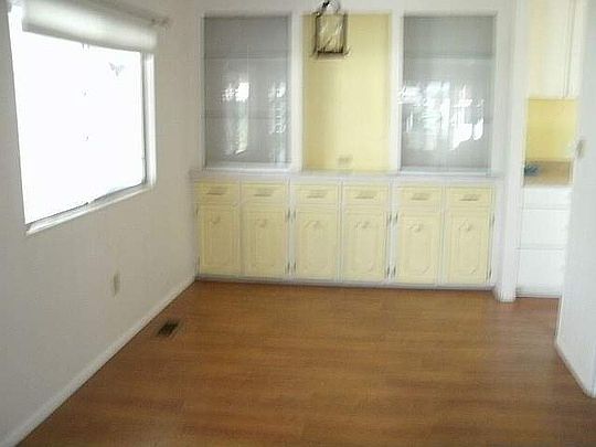 3rd image of 158 Lakeview Dr