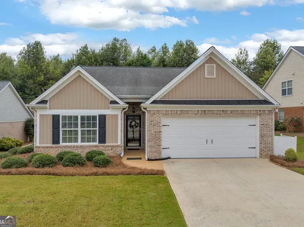 316 Lakeview Bend Cir, Jefferson, GA 30549
