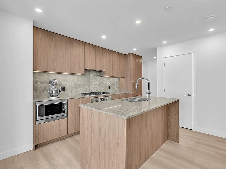 626 Claremont St #1002 — Photo 5