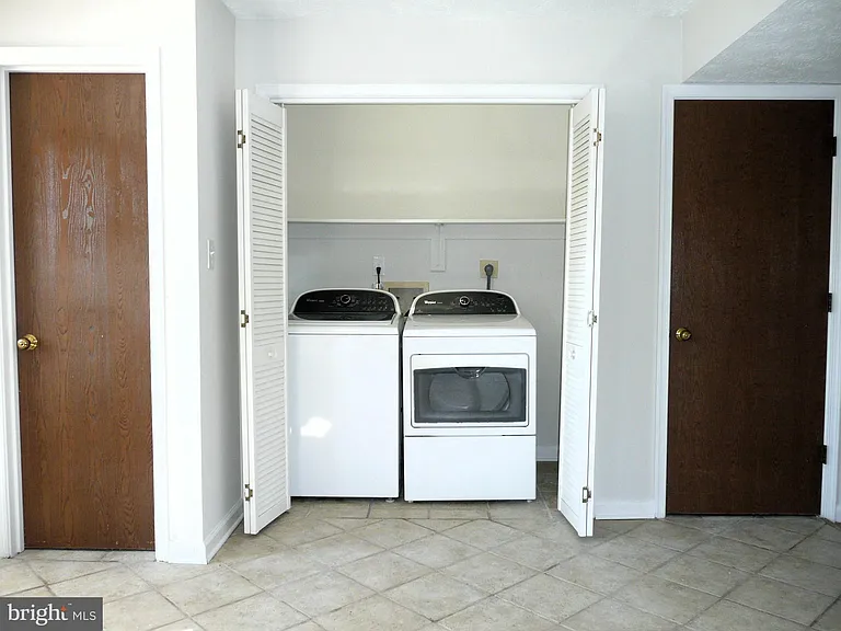 255 Waterford Ln — Photo 5