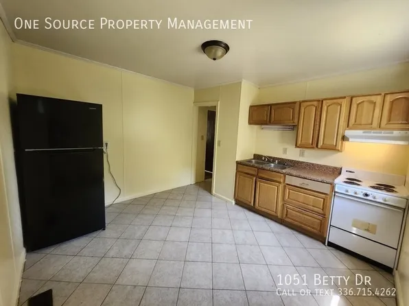 1051 Betty Dr, Winston Salem, NC 27107