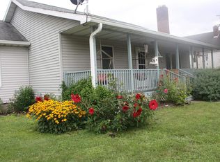 614 N Riverside Dr, Winamac, IN 46996