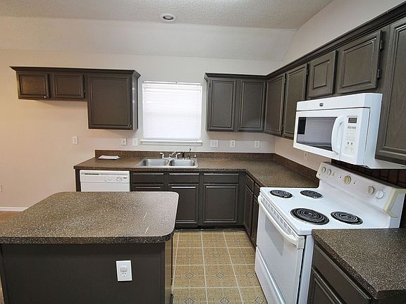 3rd image of 2023 Picadilly Blvd