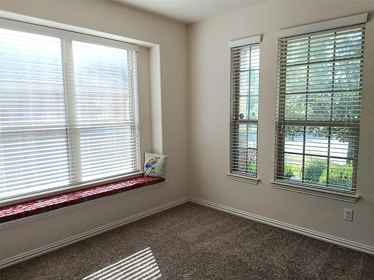 3665 Bainbridge St — Photo 17
