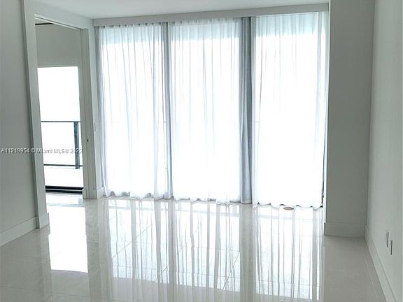 4th image of 650 NE 32nd St Unit 1203