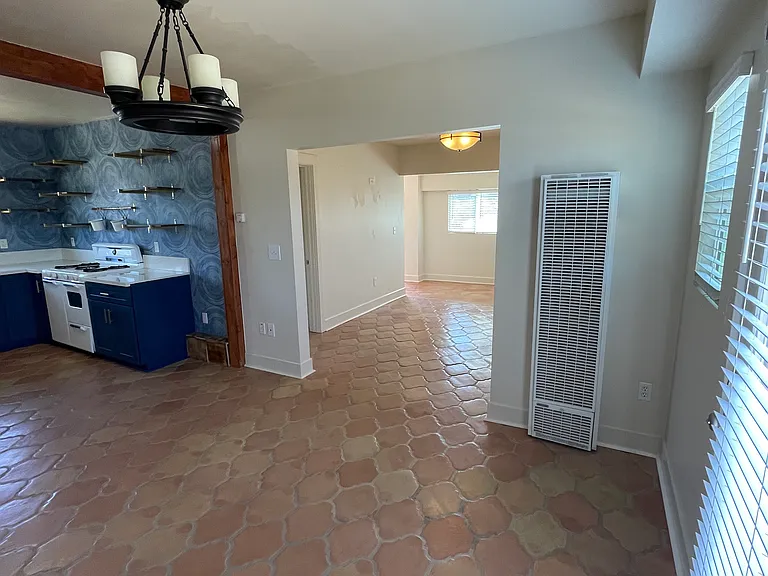 544 S 36th St — Photo 11
