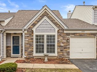 1325 Gloucester Cir, Carol Stream, IL 60188