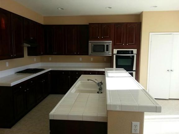 5th image of 15819 Yosemite St
