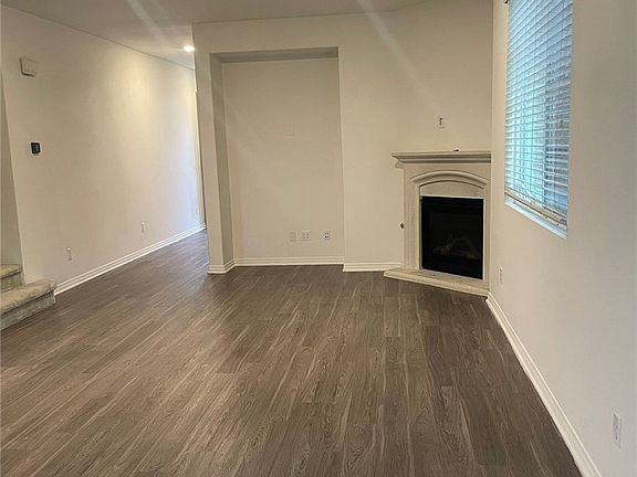 5th image of 3273 E Yosemite Dr
