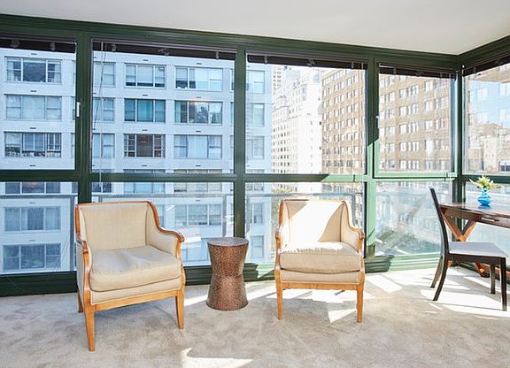 3rd image of 931 Lexington Ave