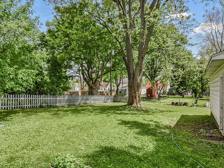 1013 W Columbia Ave — Photo 8
