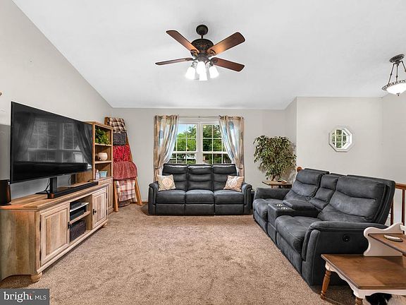 3rd image of 404 Quiet Woods Ct