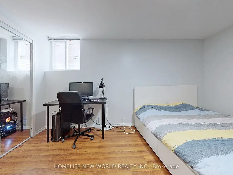 3954 Selkirk Pl #WALKOUT BASEMENT — Photo 15