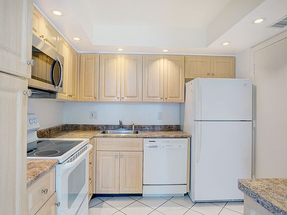 5th image of 301 N Ocean Boulevard #906