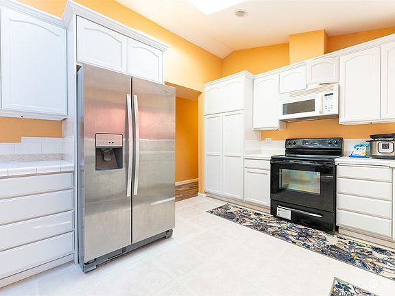 4th image of 7826 Emerald Drive SW