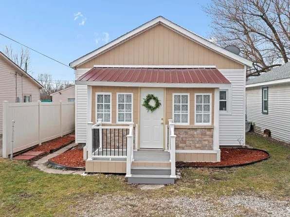 6590 S Huron River Dr, South Rockwood, MI 48179