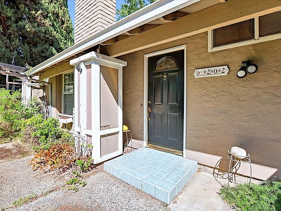 5th image of 202 Martinvale Ln