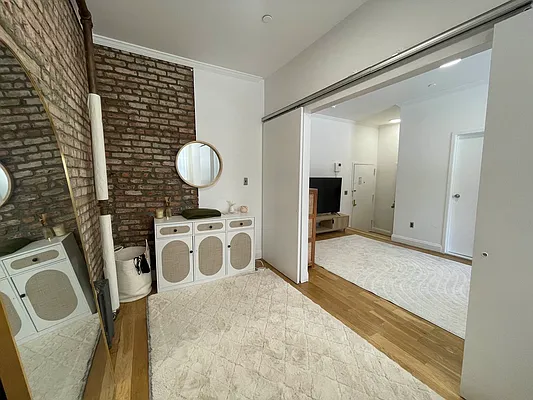 Rented by Meraki Realty LLC | media 21