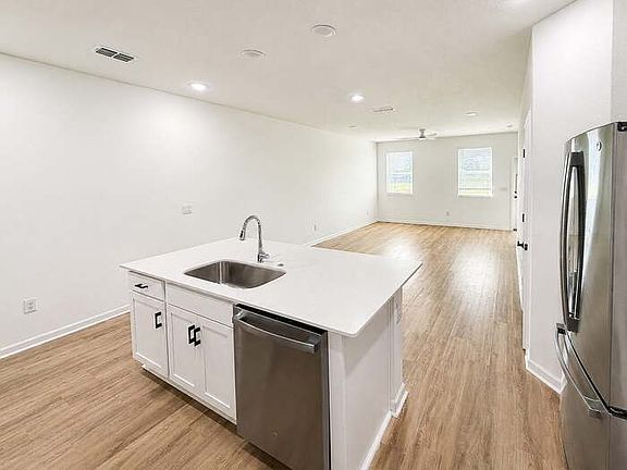 5th image of 8685 Elmo Rd